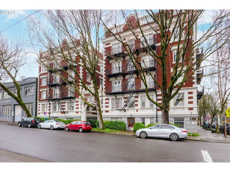 1811 NW COUCH ST #406, Portland, OR 97209