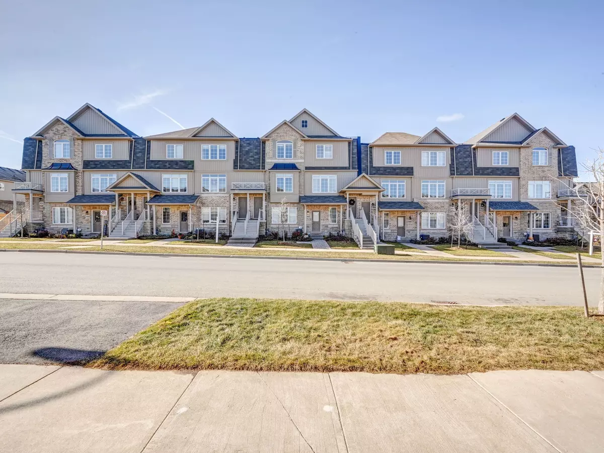 Lincoln, ON L3J 1W3,5064 Serena DR #14