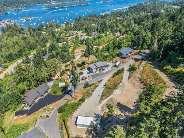 113 Clifford Heights Rd, Salt Spring, BC V8K 2J7