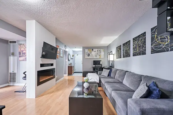 Toronto E04, ON M1P 4Z3,2550 Lawrence AVE E #408