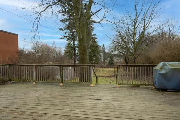 Whitby, ON L1N 1B4,1718 Dufferin ST