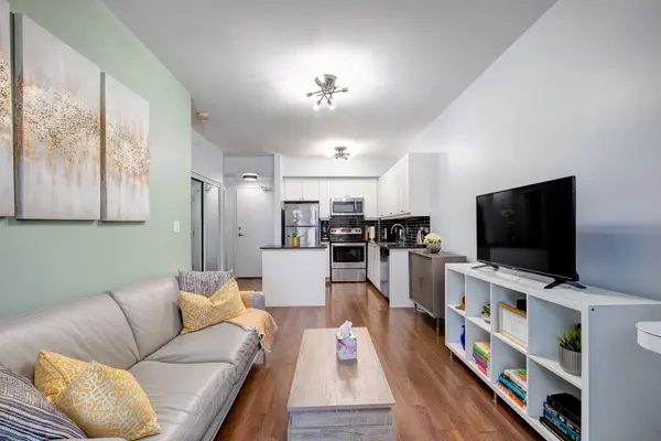 Toronto E04, ON M1K 0A9,3560 St. Clair AVE E #212