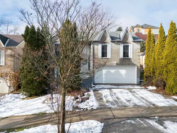 Brantford, ON N3T 6T5,17 Evergreen CT