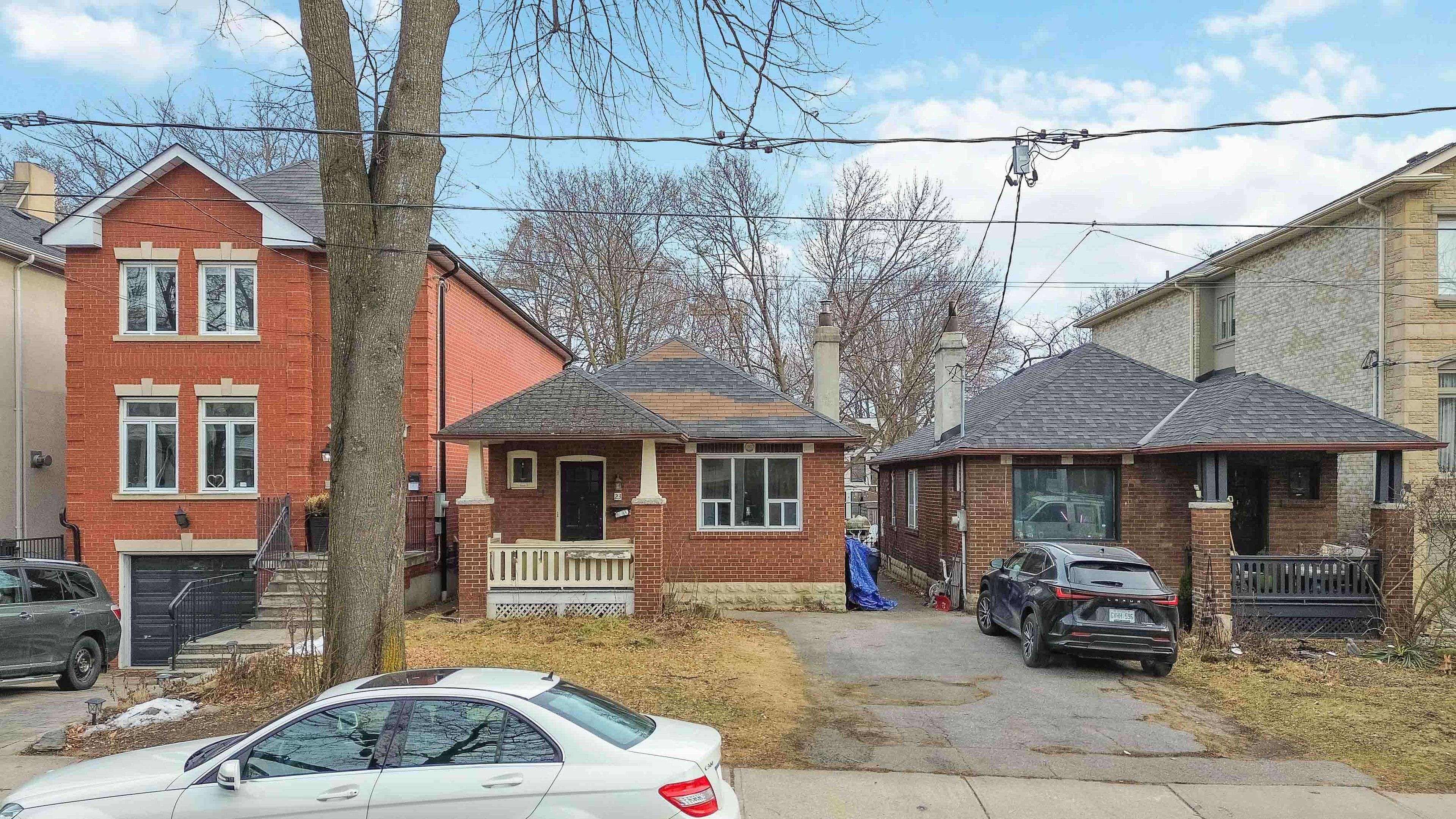 Toronto C10, ON M4S 2X5,23 Hoyle AVE