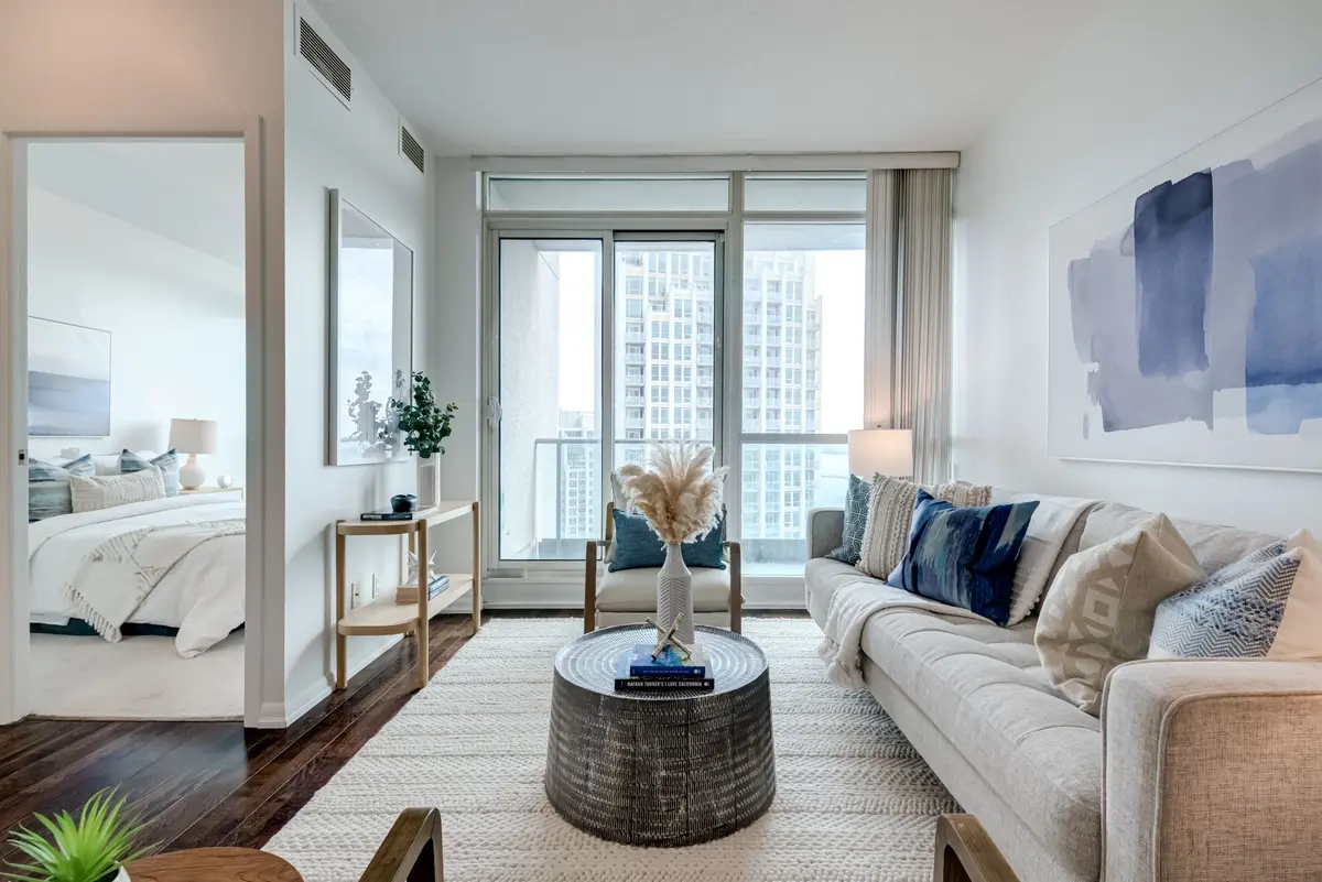 Toronto C01, ON M5V 4A2,215 Fort York BLVD #2901