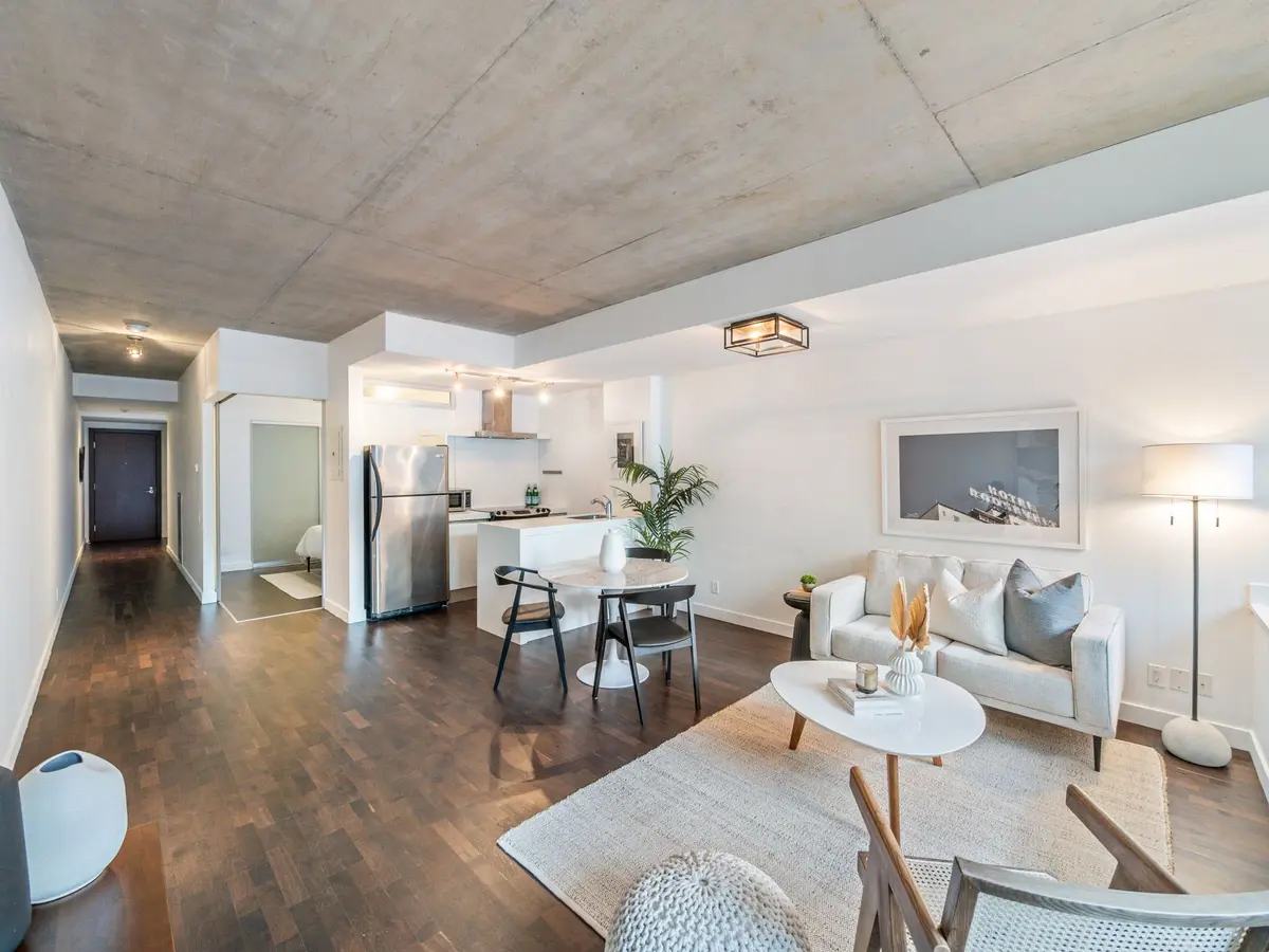 Toronto C01, ON M5V 2M9,75 Portland ST #214