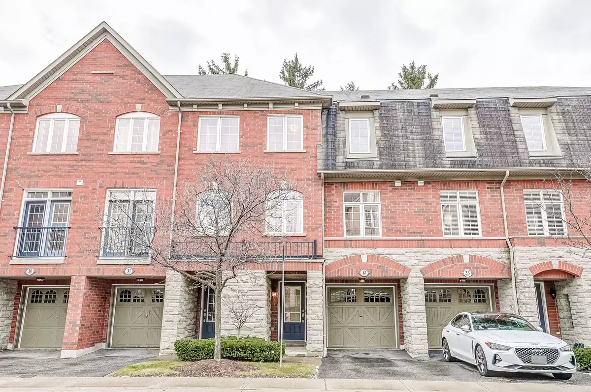 Pickering, ON L1V 0B7,1701 Finch AVE #32