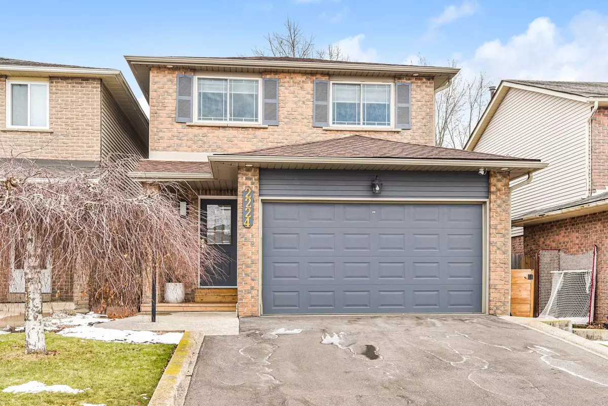 Burlington, ON L7P 3X5,2224 Middlesmoor CRES