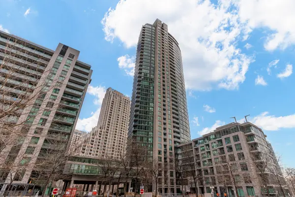 Toronto C01, ON M5V 4A2,215 Fort York BLVD #2901