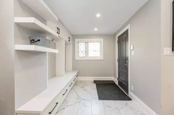 Toronto C10, ON M4P 1X7,37 Elvina GDNS