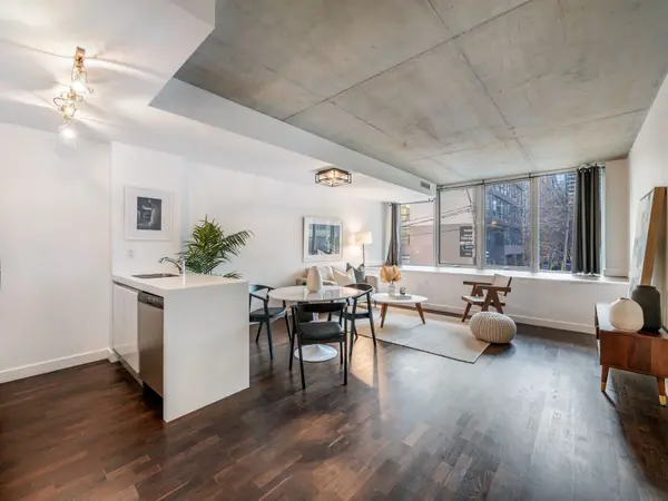 Toronto C01, ON M5V 2M9,75 Portland ST #214