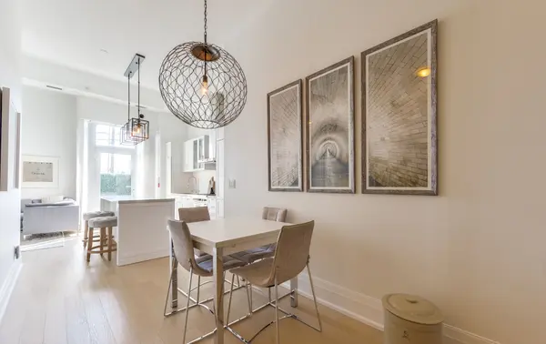 Toronto C11, ON M4G 1X7,25 Malcolm RD #108