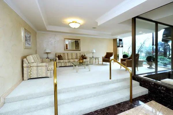 Toronto E08, ON M1E 5B5,10 Guildwood Pkwy #1432