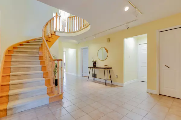 Whitby, ON L1N 7Z3,45 Rice DR