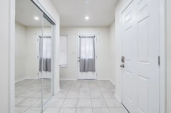 Milton, ON L9E 1G2,56 Frost CT