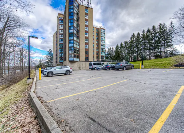 Cambridge, ON N1S 4S8,20 Berkley RD #703