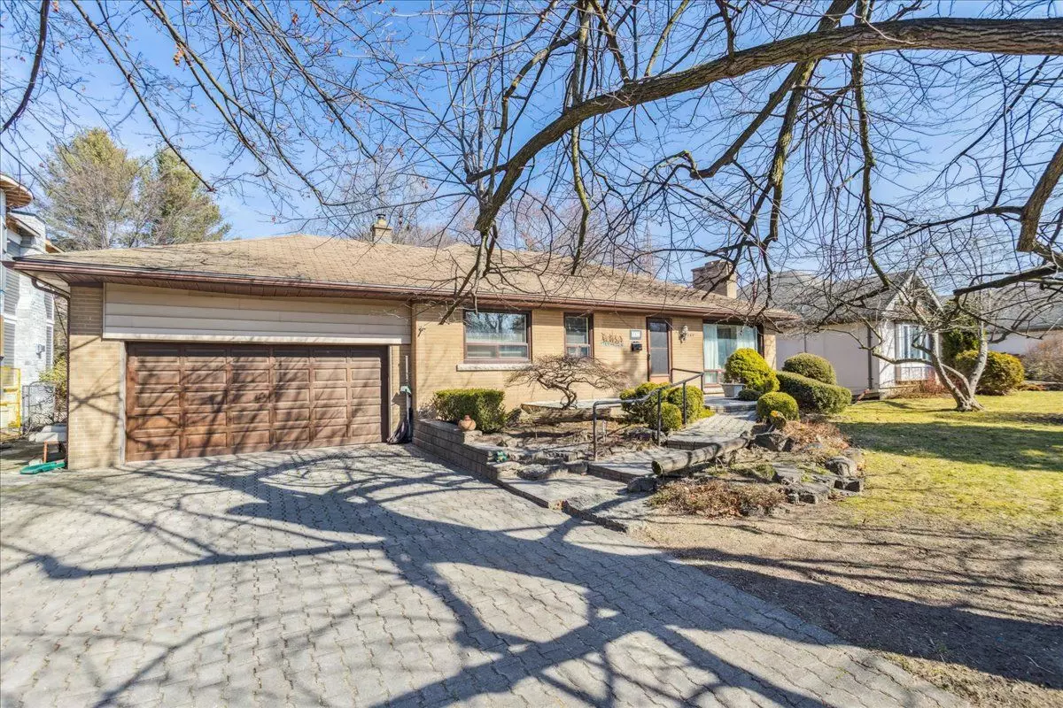 Oakville, ON L6L 4Y3,367 Maplehurst AVE