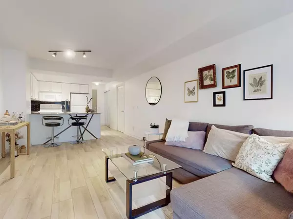 Toronto C01, ON M5G 2R3,763 Bay ST #608