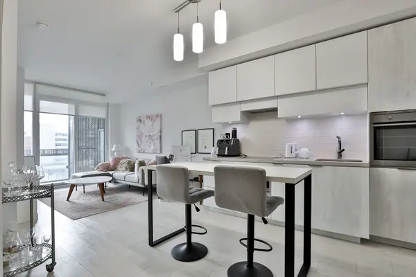 Toronto C10, ON M4P 0C1,8 Eglinton AVE E #706