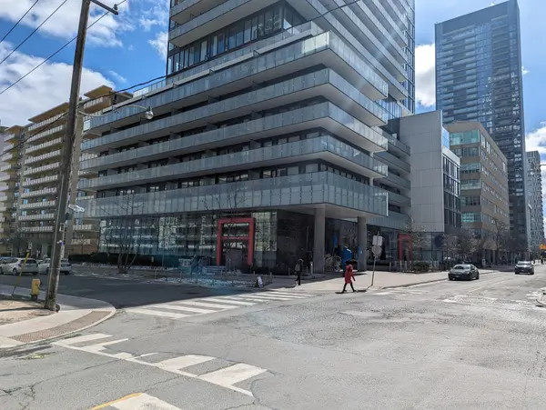 Toronto C10, ON M4P 0C6,185 Roehampton AVE #2609