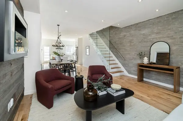 Toronto E02, ON M4E 2B6,2093 Gerrard ST E