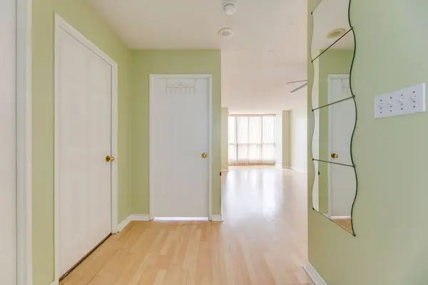 Toronto E04, ON M1P 4Z3,2550 Lawrence AVE E #1015