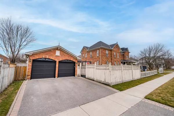 Whitby, ON L1M 1J9,2 Sturgess CRES