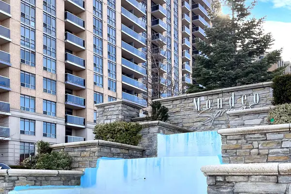 Toronto E04, ON M1P 5C7,8 Mondeo DR #1504