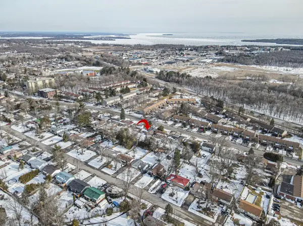 Orillia, ON L3V 3M4,432 Barrie RD