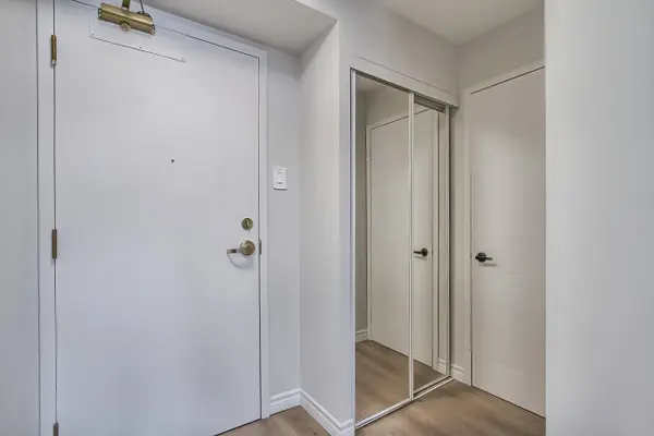 Barrie, ON L4N 7R6,75 Ellen ST #512