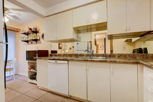 Mississauga, ON L5L 5M7,2199 Burnhamthorpe RD W #15