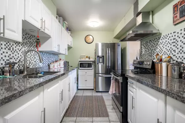 Toronto W05, ON M9L 2K2,2835 Islington AVE #511