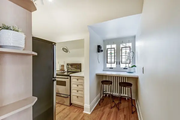 Toronto W02, ON M6S 4B5,516 Riverside DR #5