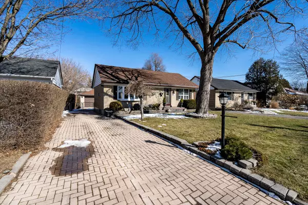 Mississauga, ON L5M 1M4,17 Arch RD