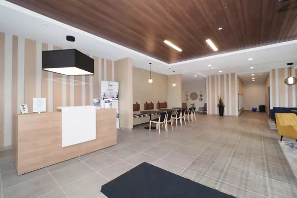 Kitchener, ON N2G 0E2,108 Garment ST #2710