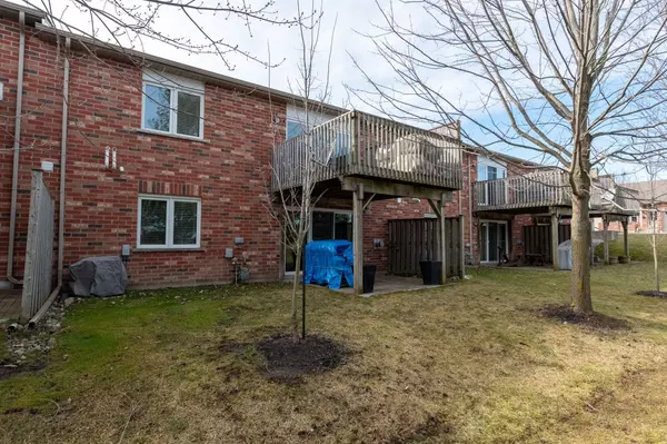 Middlesex Centre, ON N0M 2A0,121 Meadowcreek DR #8