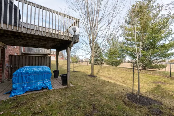 Middlesex Centre, ON N0M 2A0,121 Meadowcreek DR #8