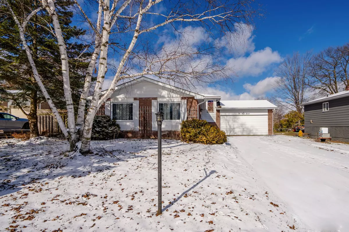 Midland, ON L4R 2R2,1057 Glen Eagles CRES