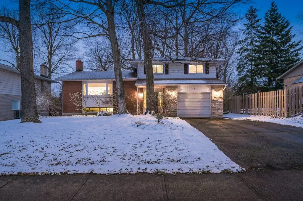 Waterloo, ON N2L 4V2,197 PINE GROVE CRES