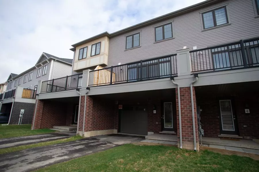 Brantford, ON N3T 0V7,6 Bee CRES