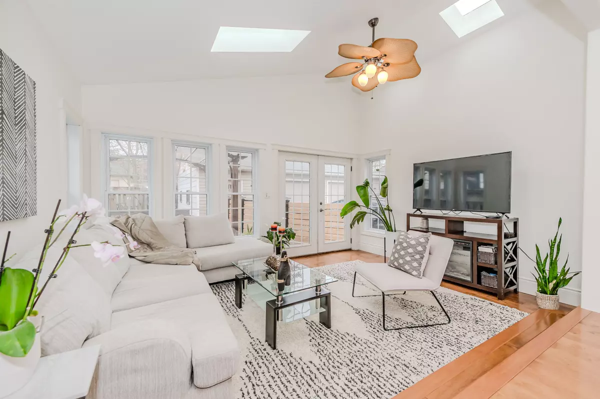 Cambridge, ON N3H 3E7,819 Hamilton ST