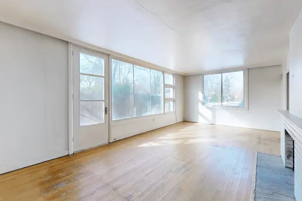 Toronto C11, ON M4G 2Y2,7 Orchard Green N/A