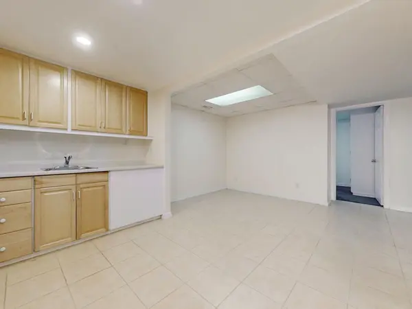 Toronto E04, ON M1L 4V7,63 Monastery LN