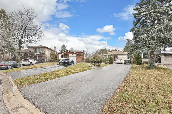 Oshawa, ON L1J 6J6,606 BERMUDA CT