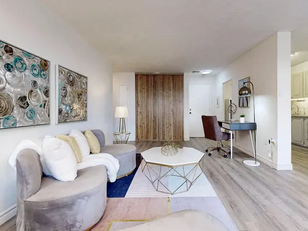 Toronto E04, ON M1K 2N3,2245 Eglinton AVE E #507