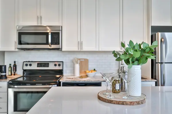 Toronto W04, ON M6A 0B1,800 Lawrence AVE W #2123