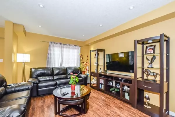 Waterloo, ON N2R 1Z2,306 Featherstone CRES