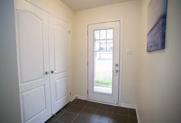 Brantford, ON N3T 0V7,6 Bee CRES