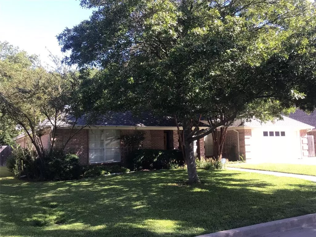 Benbrook, TX 76116,8112 Saddlebrook Drive