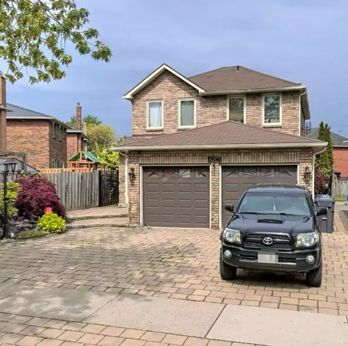 Mississauga, ON L4Z 2K5,482 Laurentian AVE W